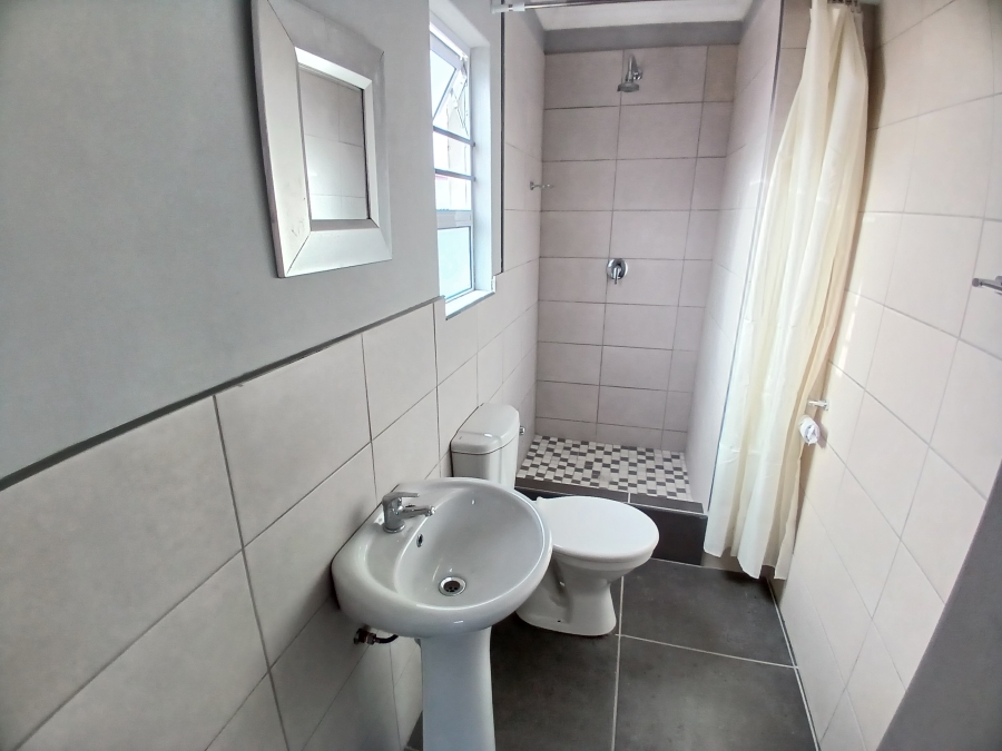 To Let 1 Bedroom Property for Rent in Parsonsvlei Eastern Cape